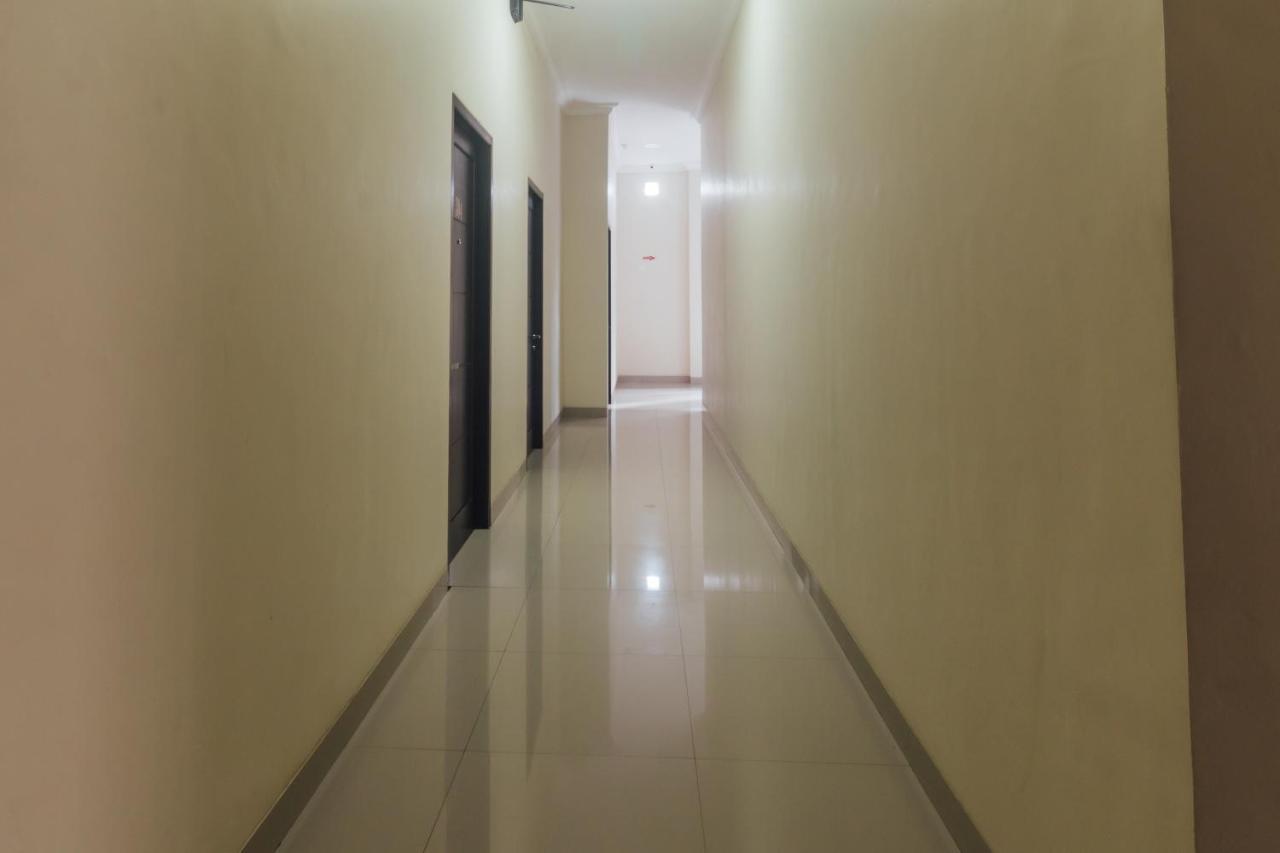 Clean & Comfort Homestay Амбон Экстерьер фото