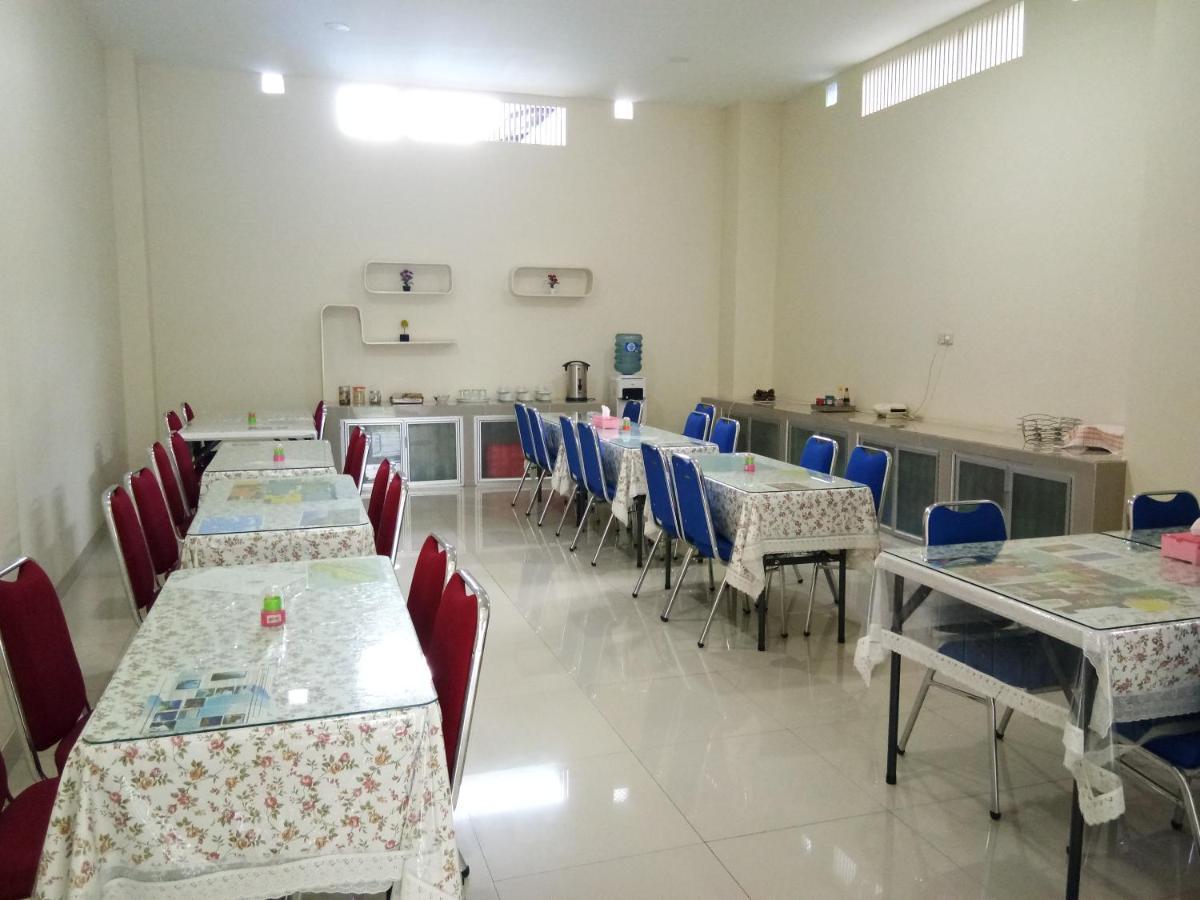 Clean & Comfort Homestay Амбон Экстерьер фото