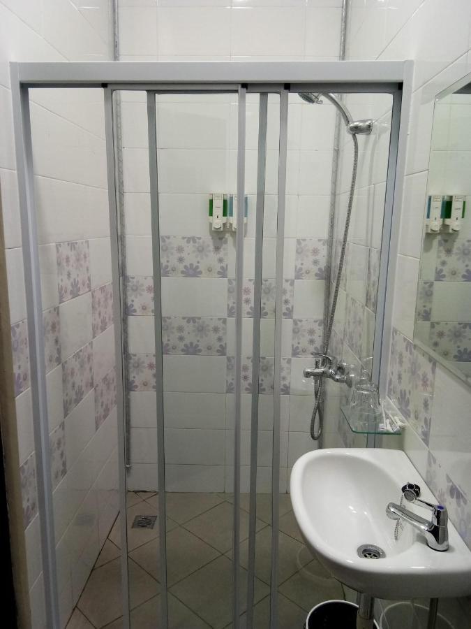 Clean & Comfort Homestay Амбон Экстерьер фото